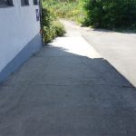 Schräger Zugang zur Halle