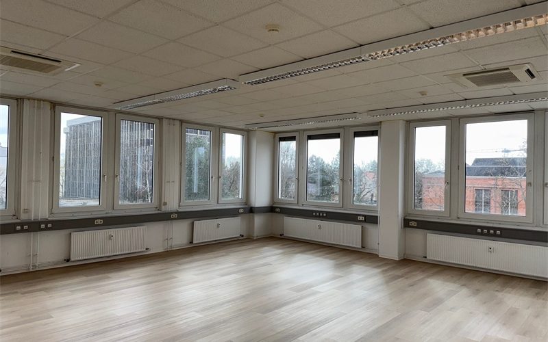 Eckbüro, rechte seite vom Eing