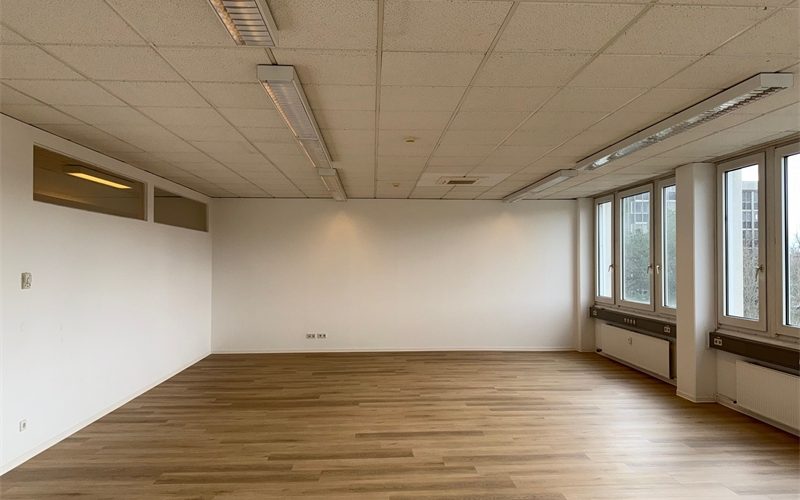 Rechte Seite, großes Büro