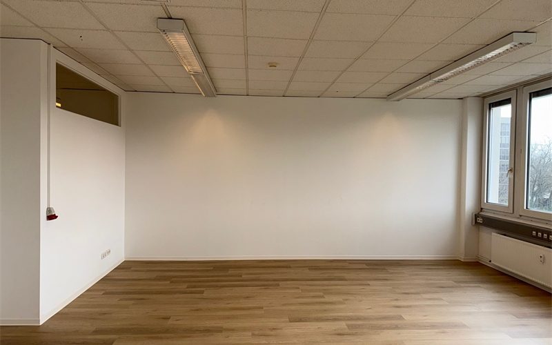 Rechte Seite vom Büroeingang