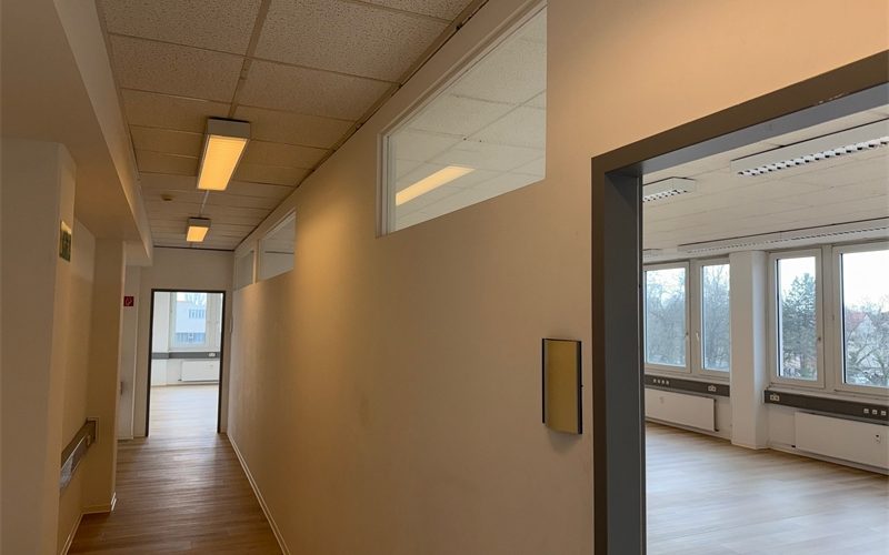 Büroflur rechte Seite vom Eing
