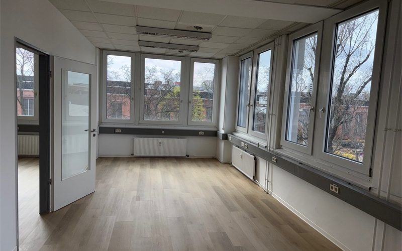 Eckbüro linke Seite vom Büroei