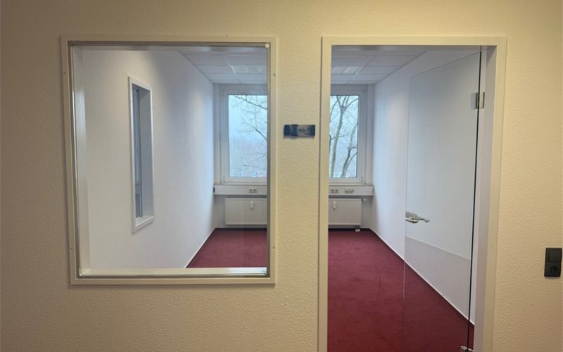 Vom Flur die Ansicht zum Raum