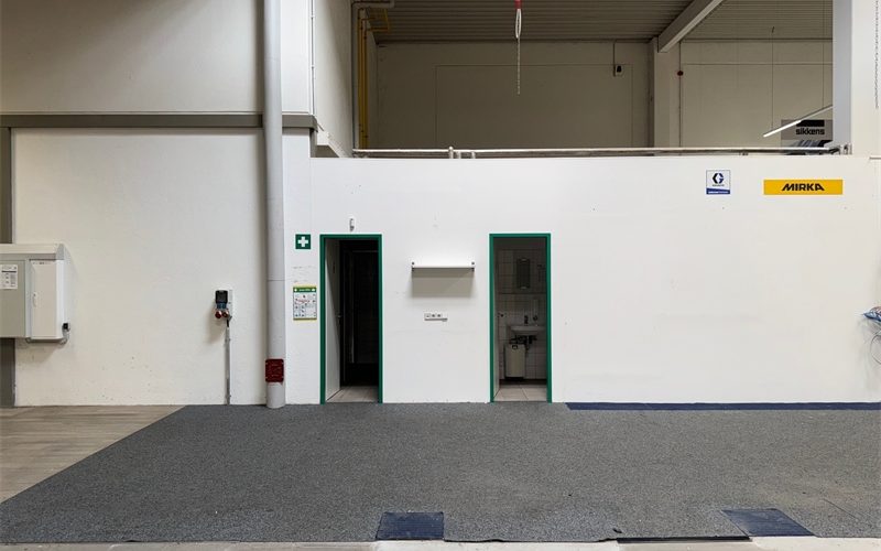 Zugang zu den Wc in der Halle