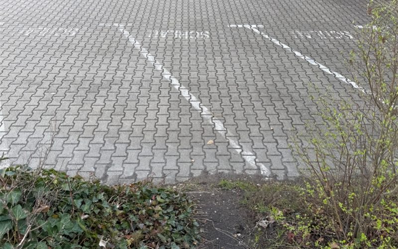 Parkplätze vor der Halle