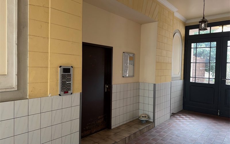 Eingang vom Hausflur zum Büro