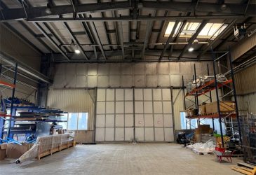 Halleneingang Schiebetor