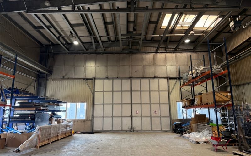 Halleneingang Schiebetor