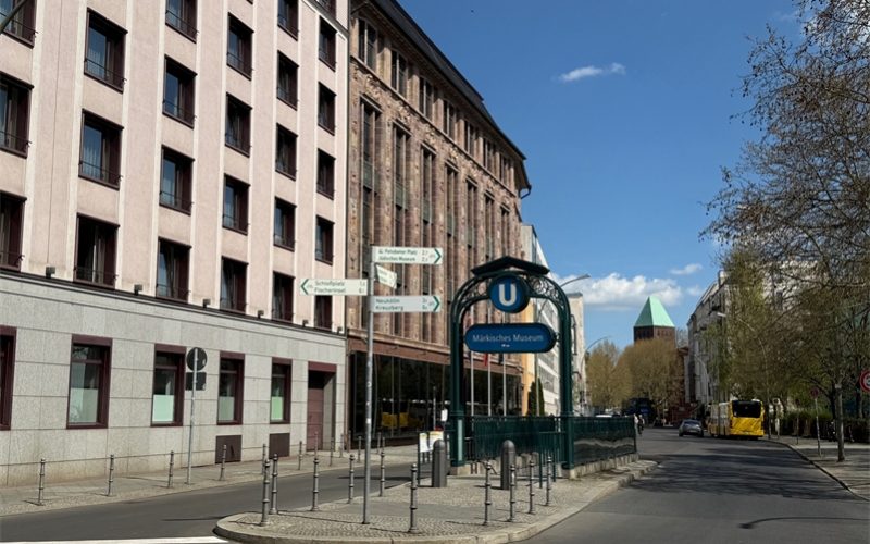 U-Bhf Märkisches Museum Eingan