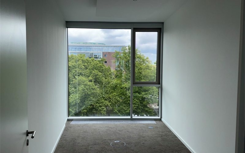 Bürozimmer zur Strasse